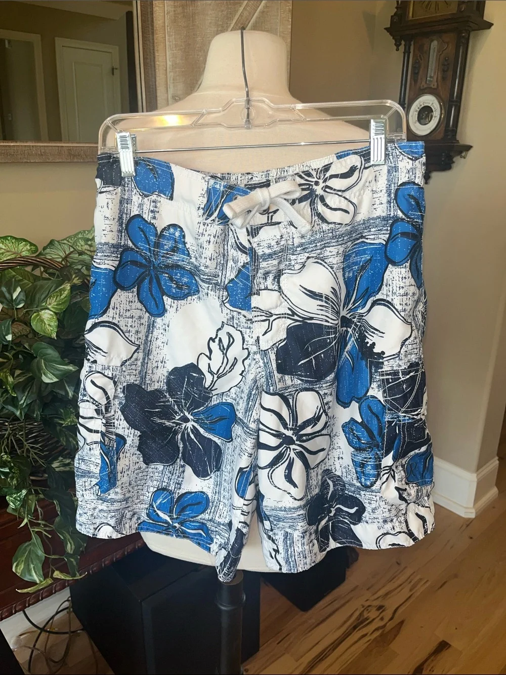 Retro White with Bold Blue Tropical Print Cargo Men’s Swim Trunks Lined